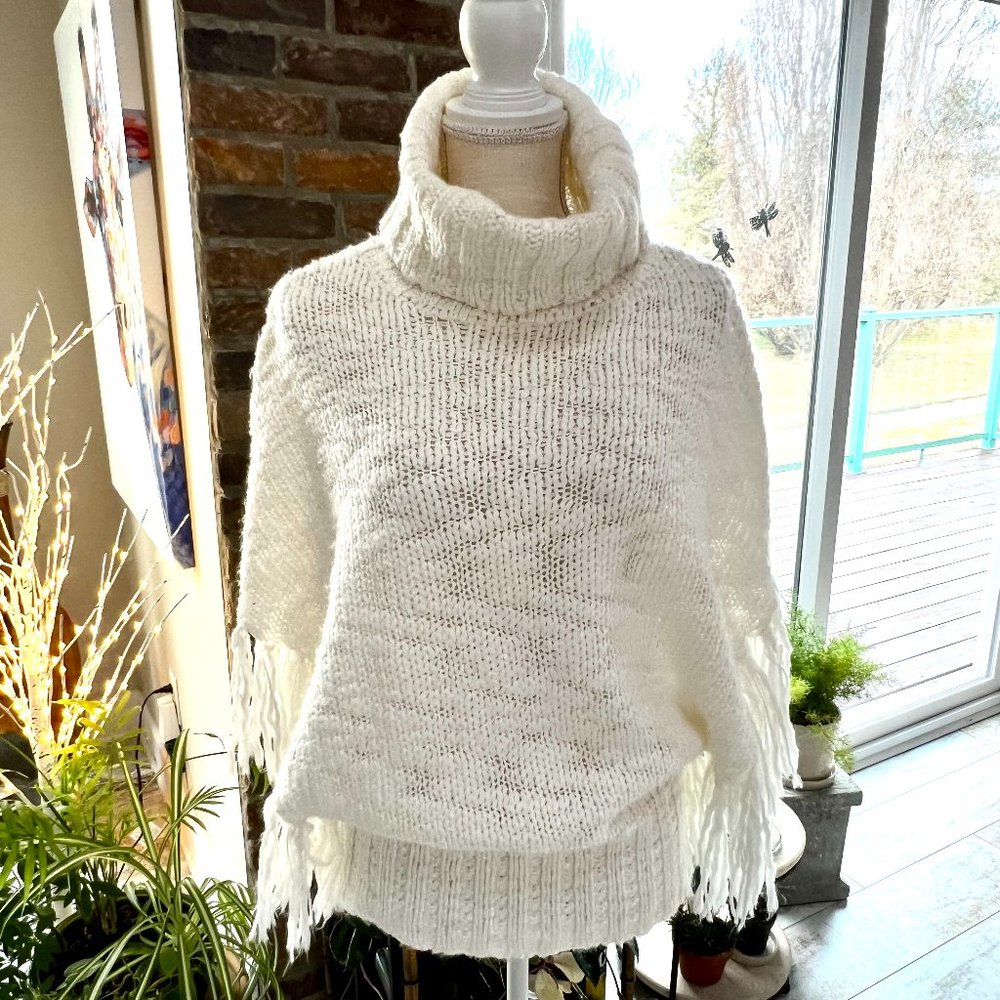 SALE!  STUNNING Classic Chico's Fringed Sweater Top
